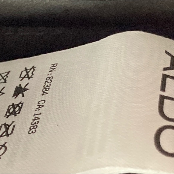 Cheetah Print 
ALDO Animal Print wallet With Detachable Strap Gold Colored ring - Picture 10 of 11